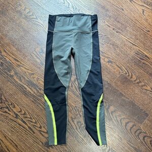 Athleta Black and Gray Leggings size small ankle length
